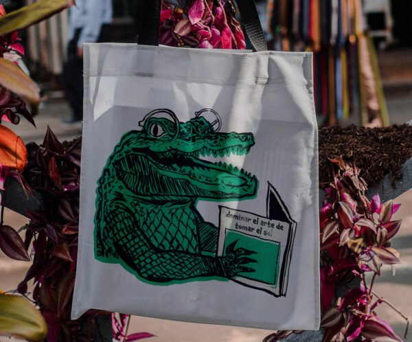 Cocodrilo del periódico - Tote Bag - Imagen 2