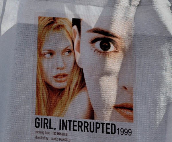Girl Interrupted - Tote Bag - Imagen 3